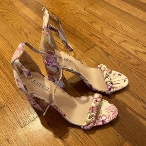 NWOT JustFab floral heels